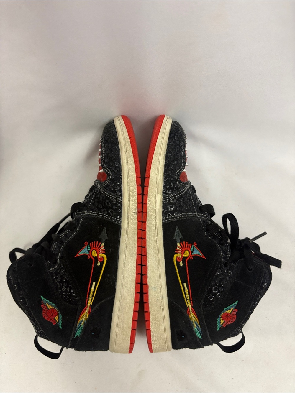 Boys Nike Air Jordans 1 Mid Se Siempre Familia Sneakers - Picture 9 of 14